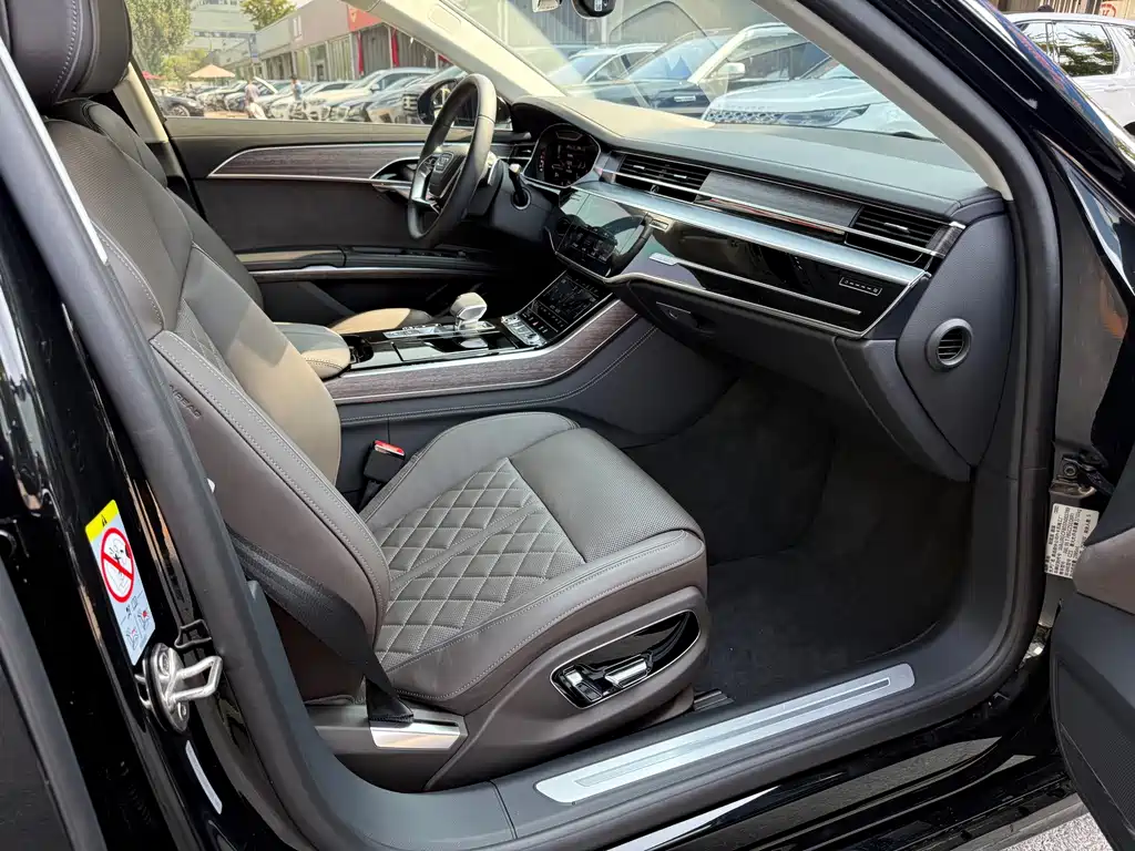 Audi A8 2025 A8L 55 TFSI quattro Flagship