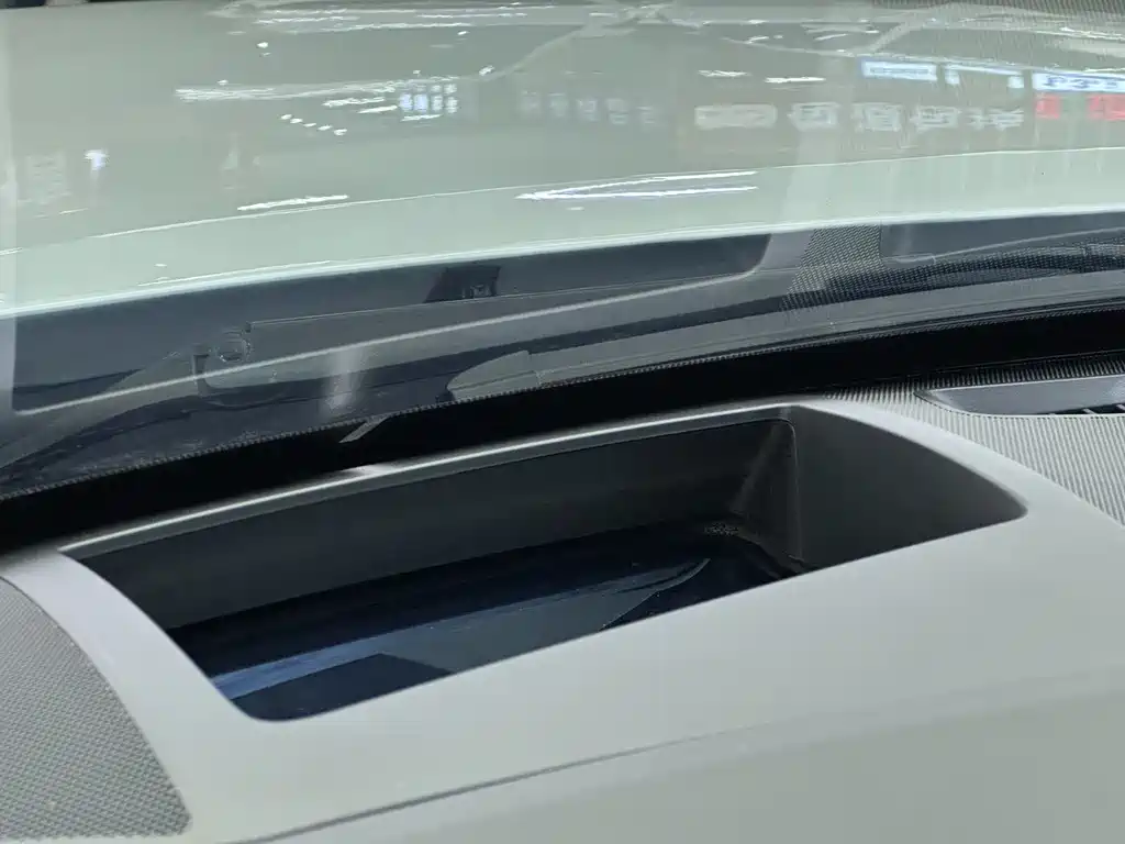 NISSAN EXPLORING THE LAND