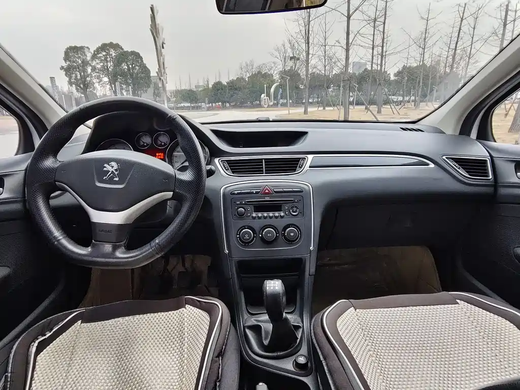 Peugeot 308 2013 1.6L MT