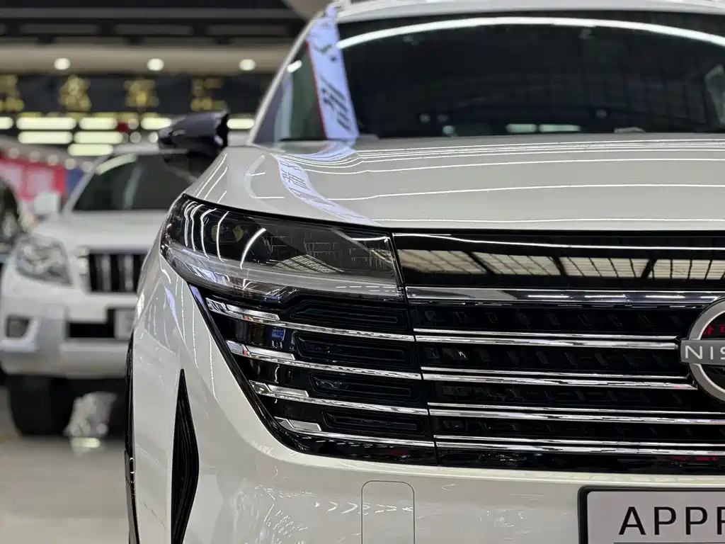 NISSAN EXPLORING THE LAND