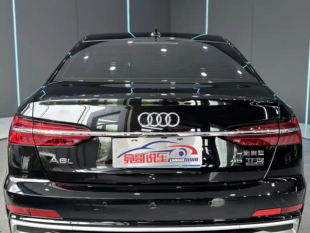 Audi A6L - фото 7