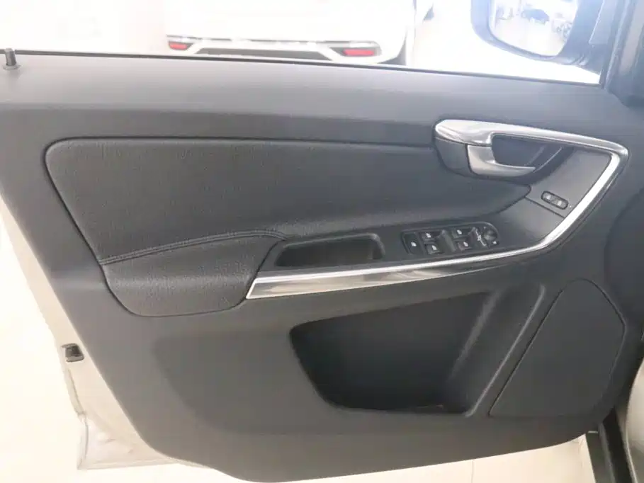 Volvo XC60 (Import) — миниатюра 11