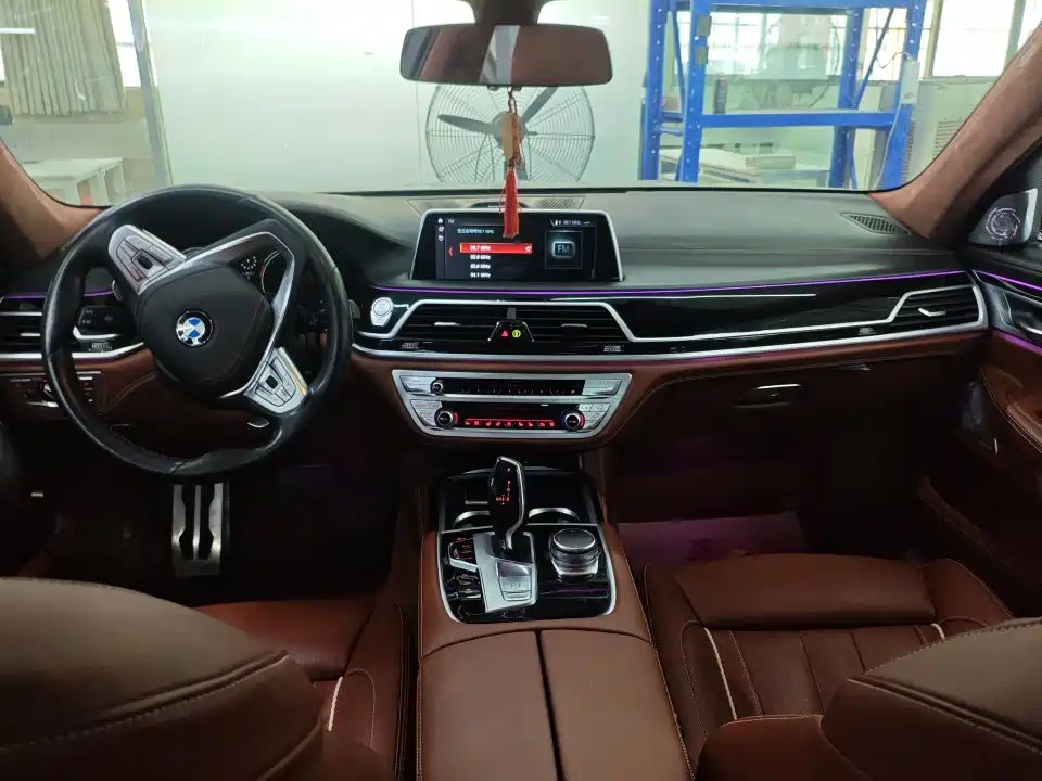 BMW 7 Series — миниатюра 4