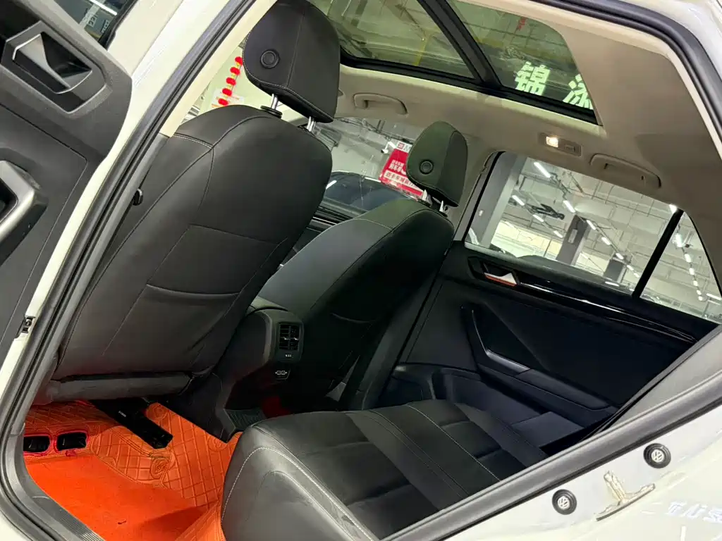 VOLKSWAGEN T ROC EXPLORING SONGS