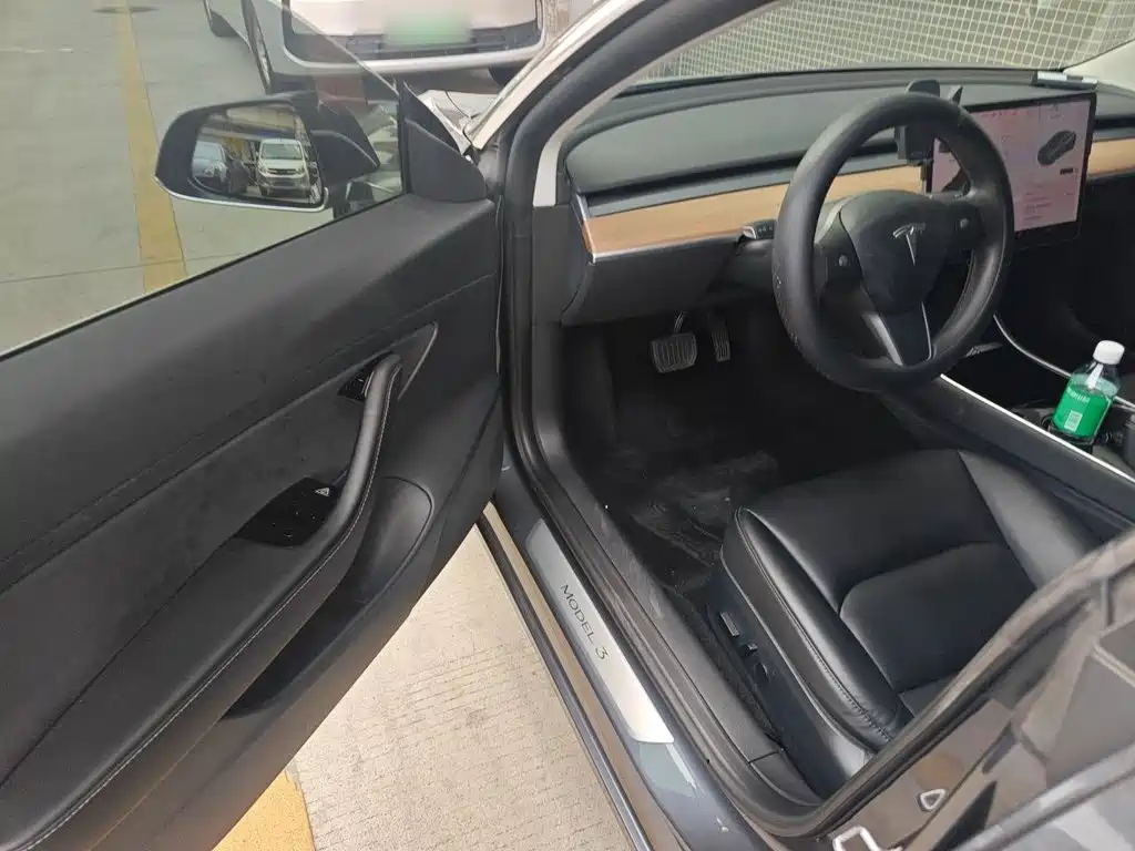 Tesla Model 3 — миниатюра 12