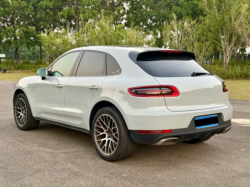 Porsche Macan — миниатюра 7
