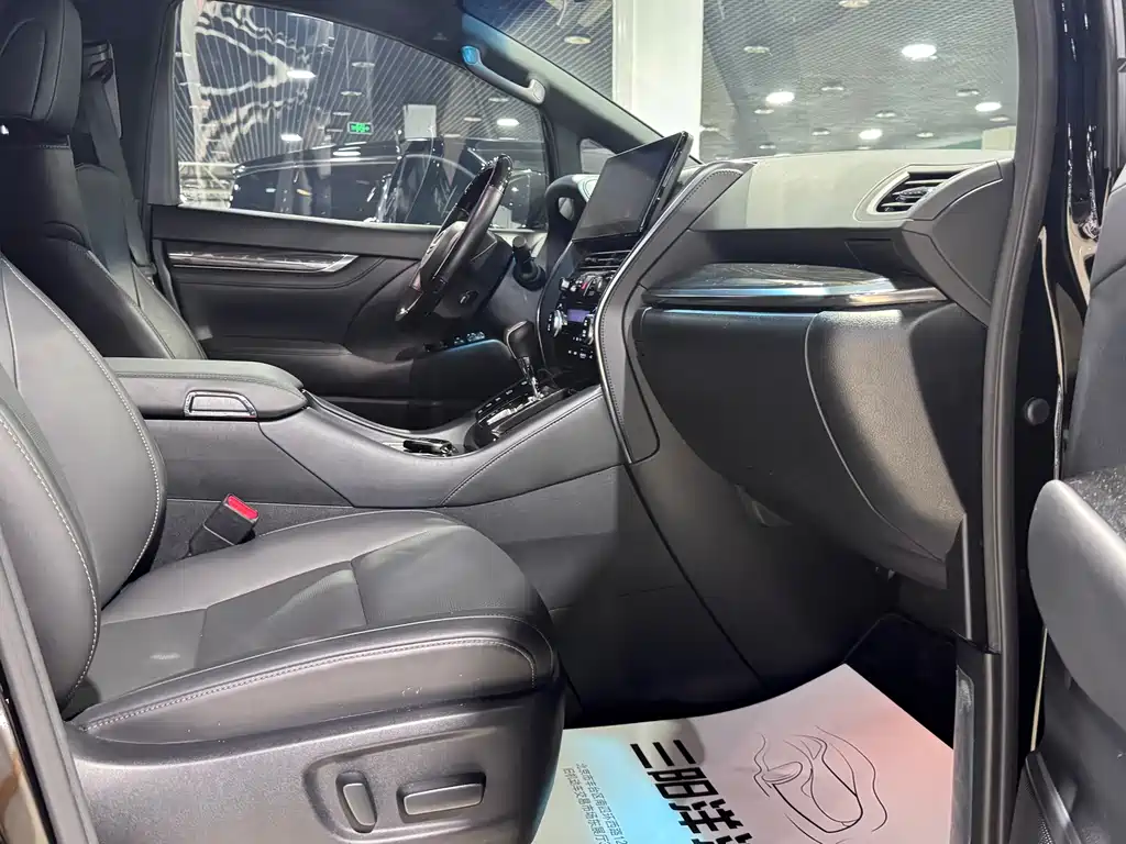 Lexus LM 2020 300h мест