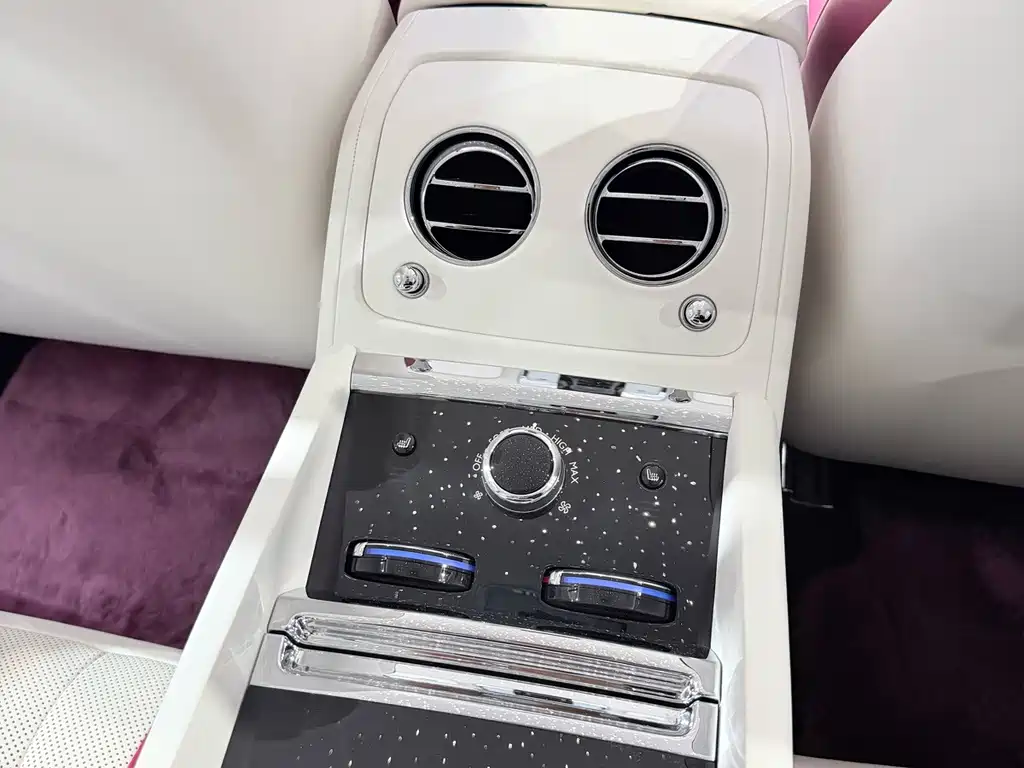Rolls-Royce Phantom — миниатюра 12
