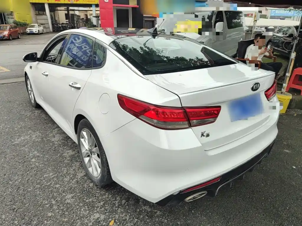 Kia K5 2016 1.6T AT LUX