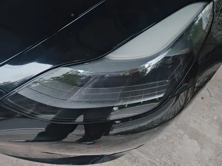 Tesla Model 3 — миниатюра 5