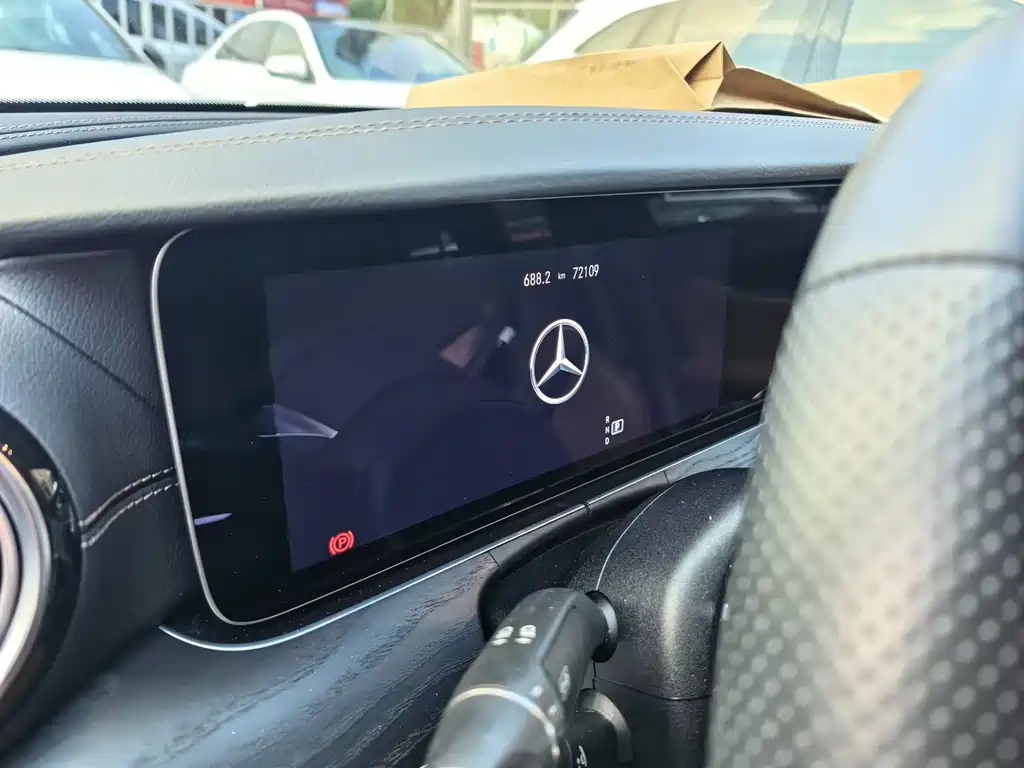Mercedes-Benz E-Class — миниатюра 17