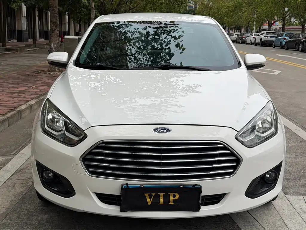 Ford Escort 2015 1.5L AT Comfort