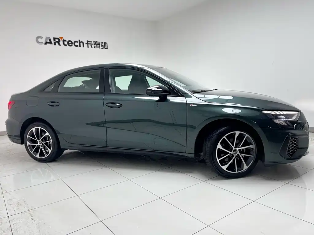AUDI  A3