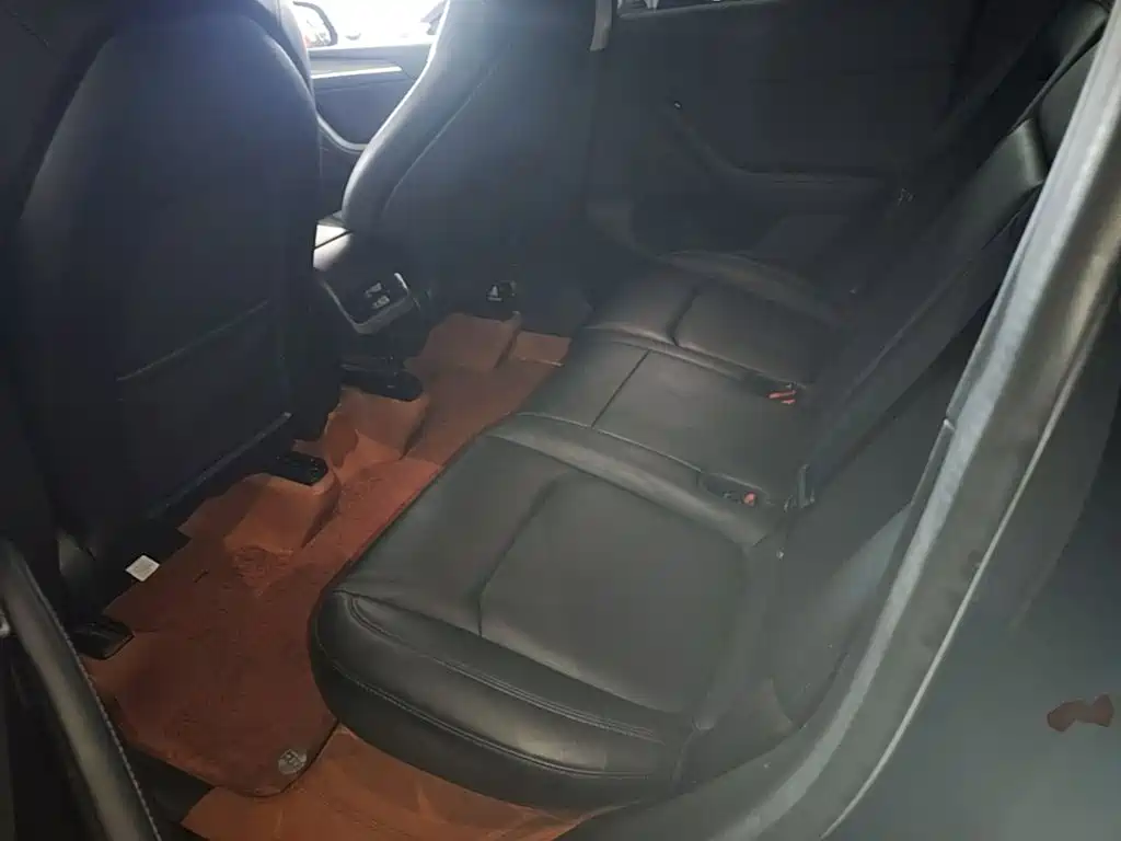 Tesla Model Y — миниатюра 17