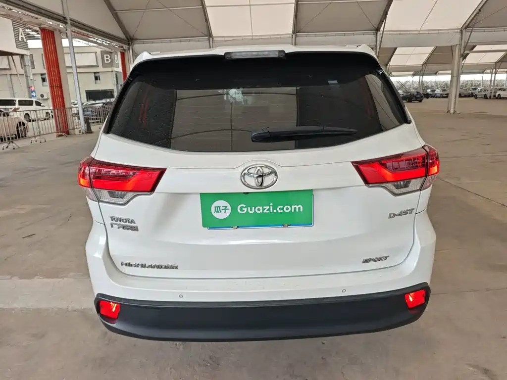 Toyota Highlander 2018 2.0T Luxury 7 мест V