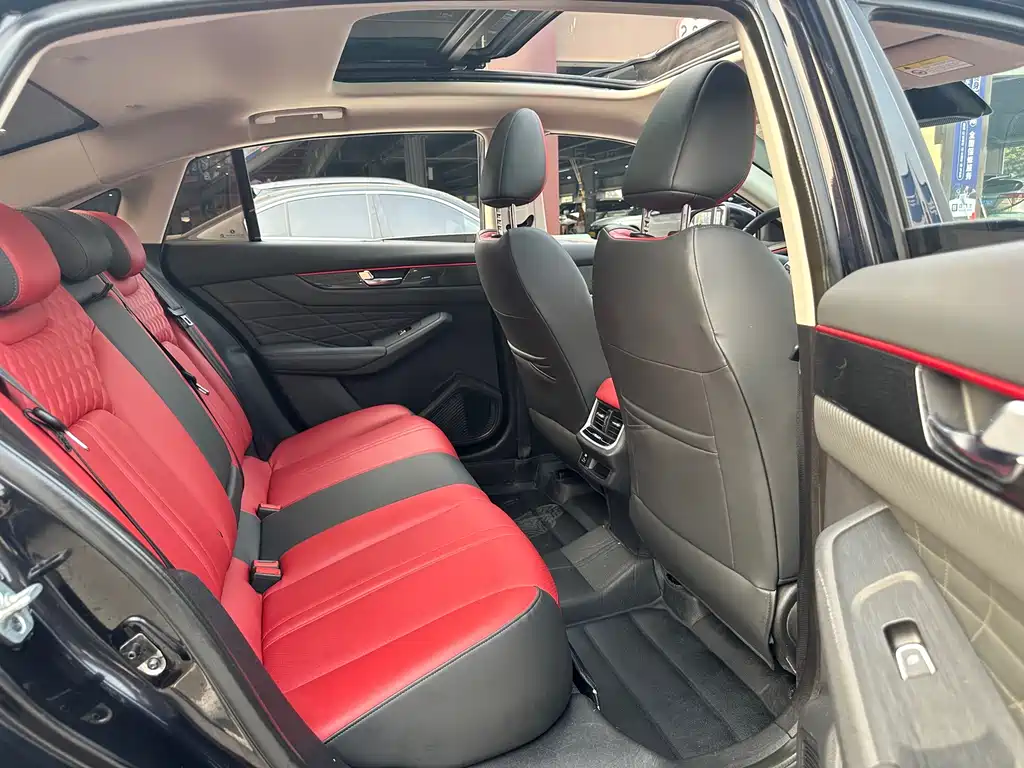 DONGFENG YI HYUN MAX