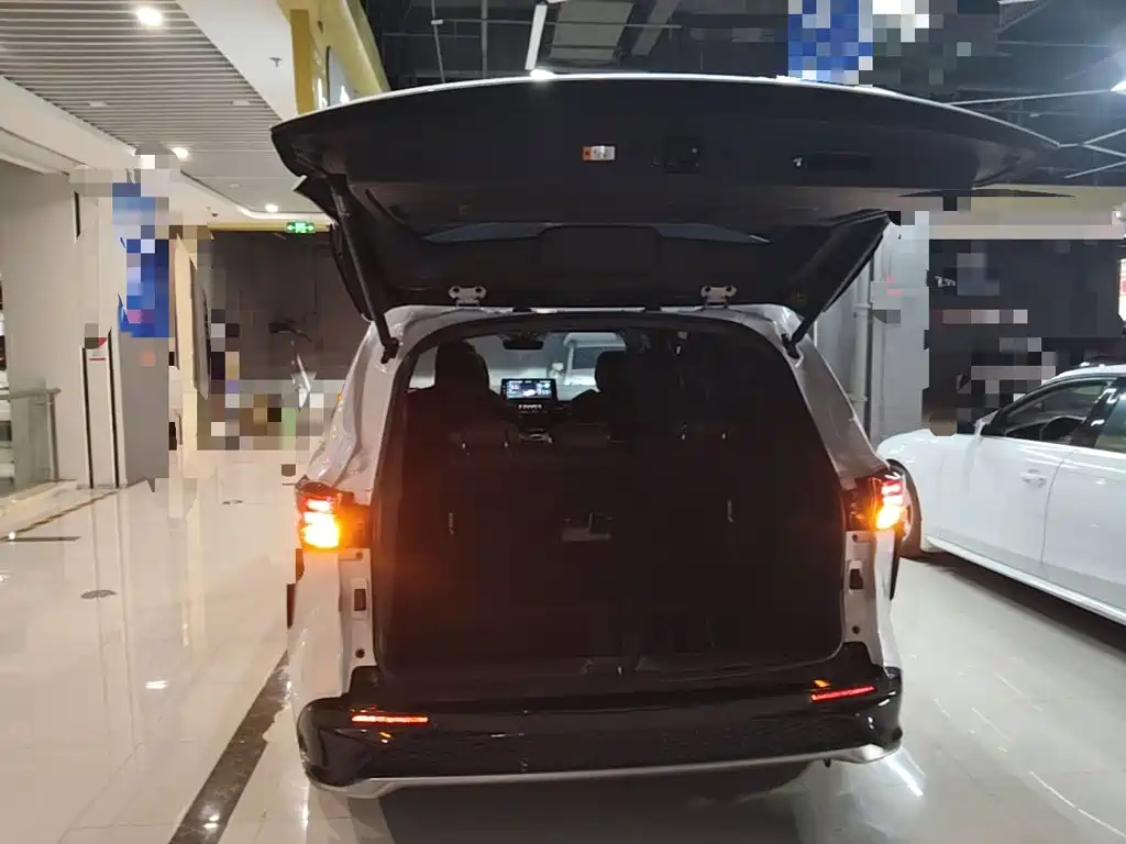 Toyota Granvia — миниатюра 19