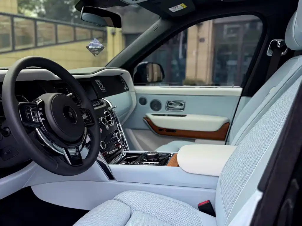 Rolls-Royce Cullinan 2018 мест