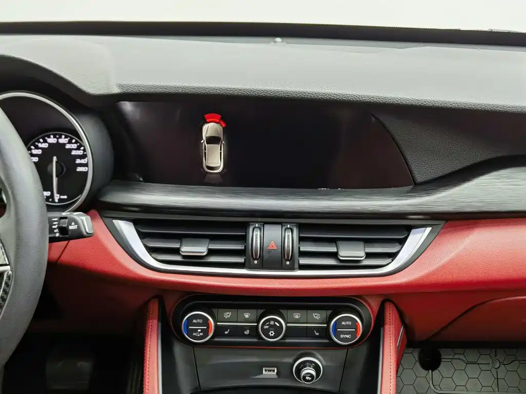 Alfa Romeo Stelvio — миниатюра 12