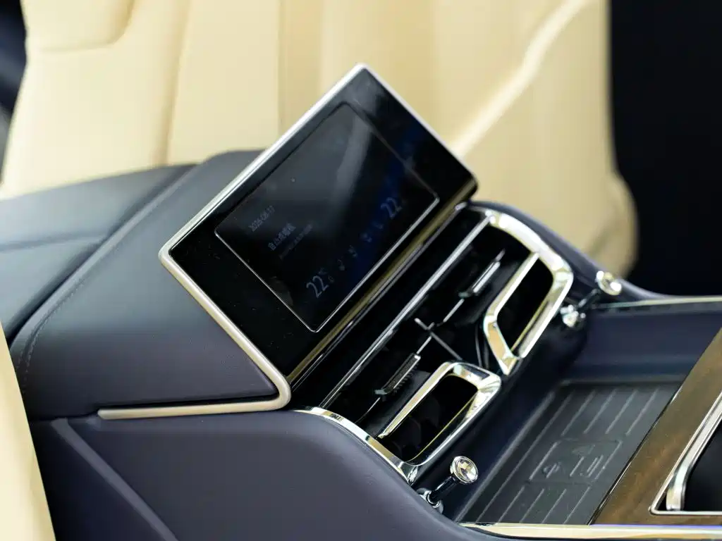 Bentley Flying Spur — миниатюра 14