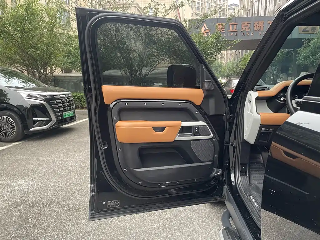 Land Rover Defender — миниатюра 13