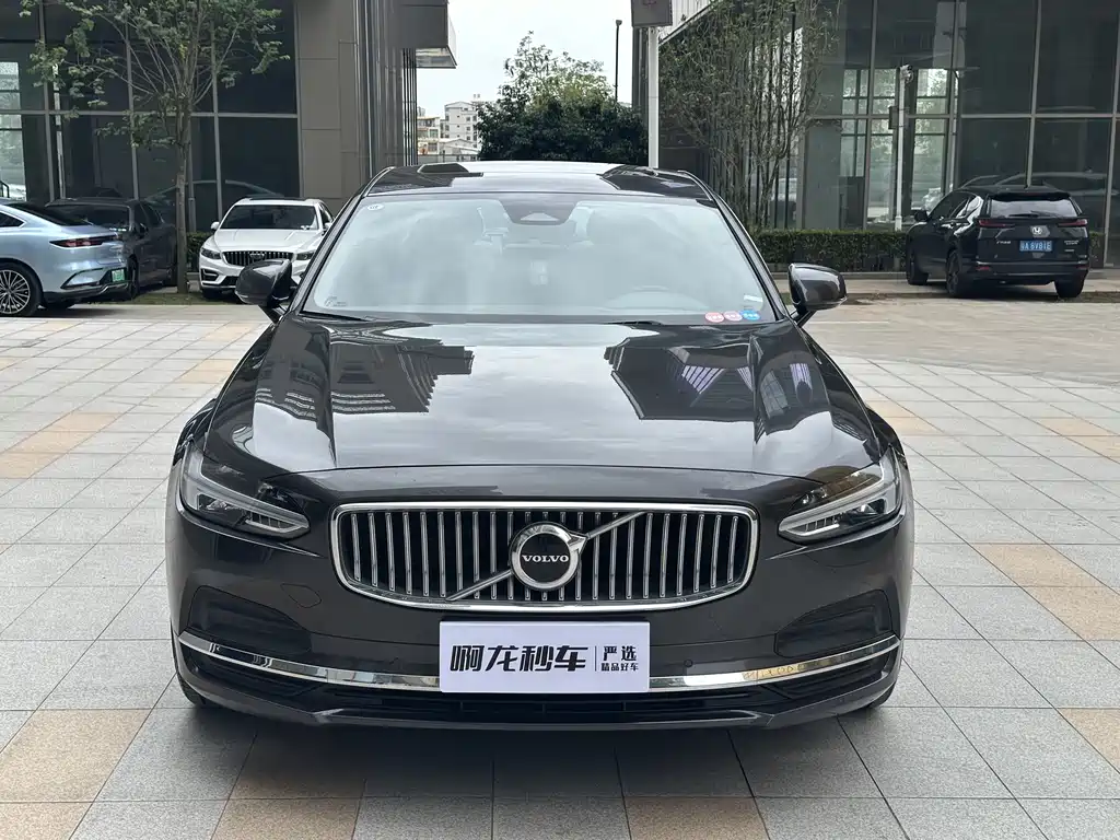 Volvo S90 2024 B5 Luxury