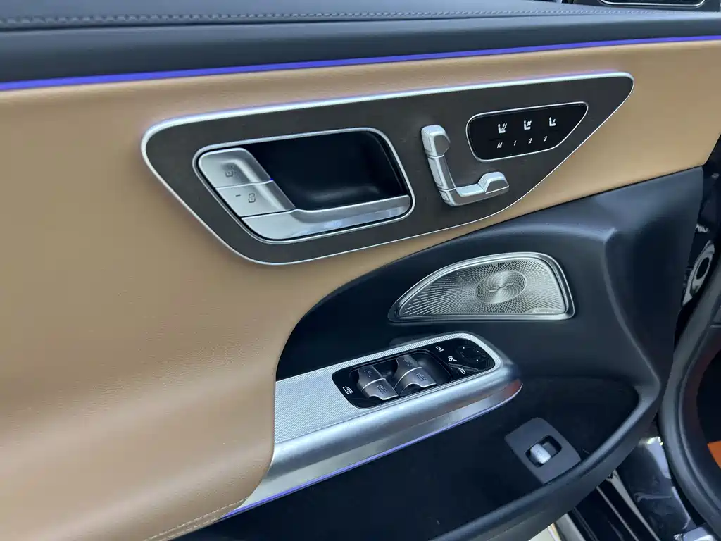 Mercedes-Benz E-Class — миниатюра 11