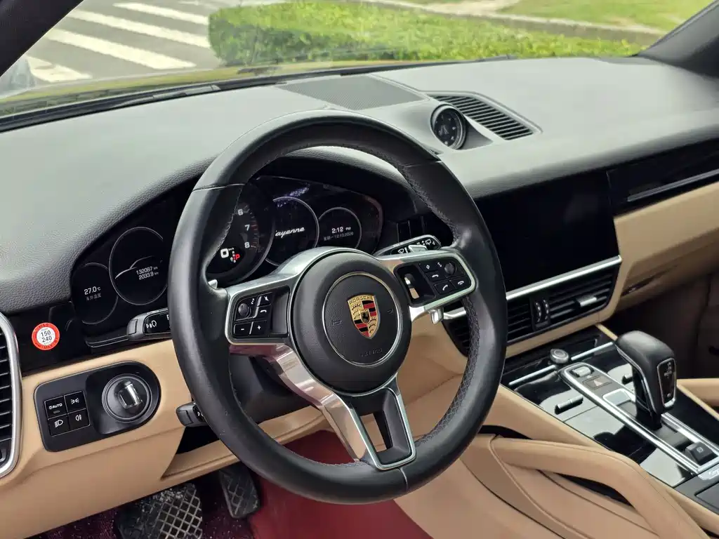 Porsche Cayenne — миниатюра 5