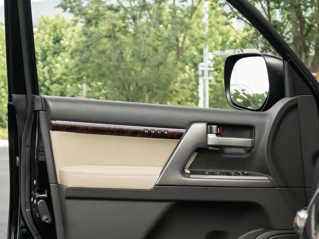 Toyota Land Cruiser 2011 5.7L