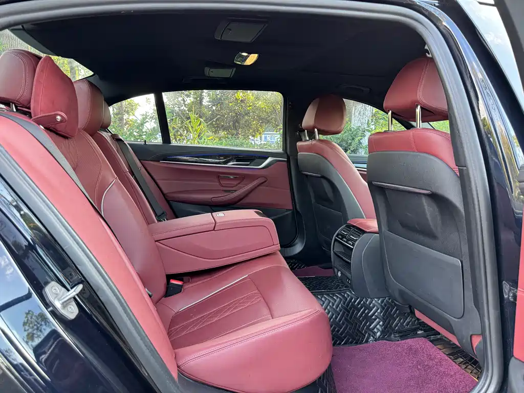 BMW 5 Series — миниатюра 8