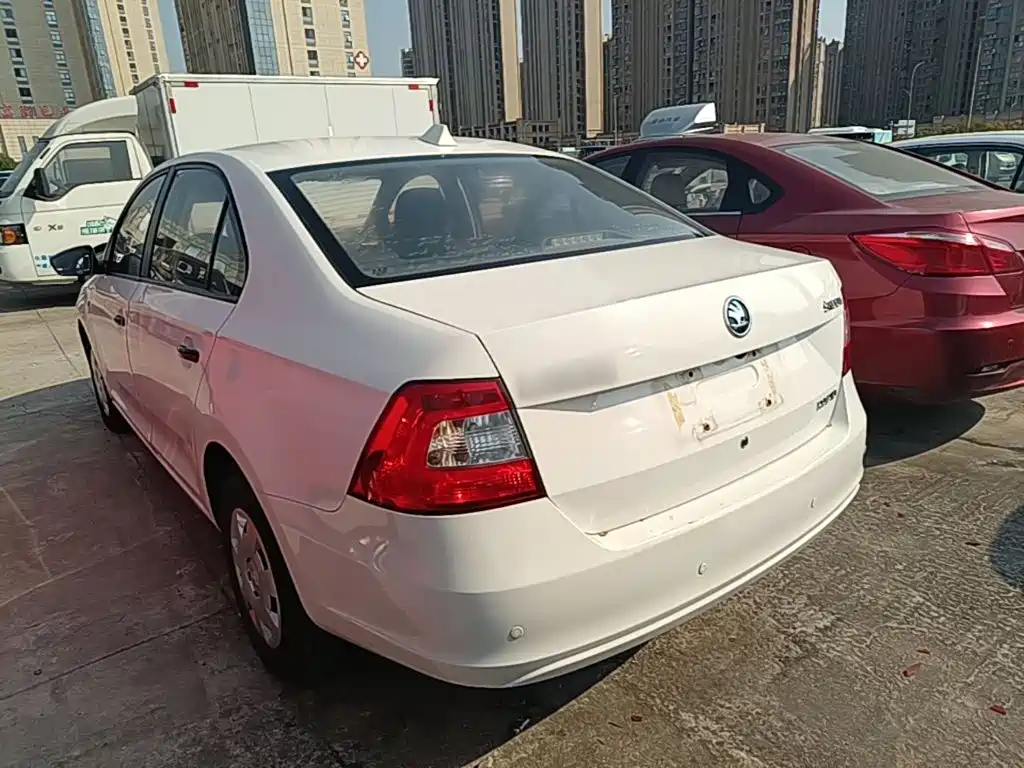 Skoda Rapid — миниатюра 5