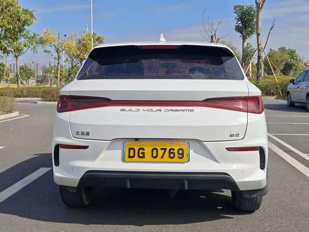 BYD E2