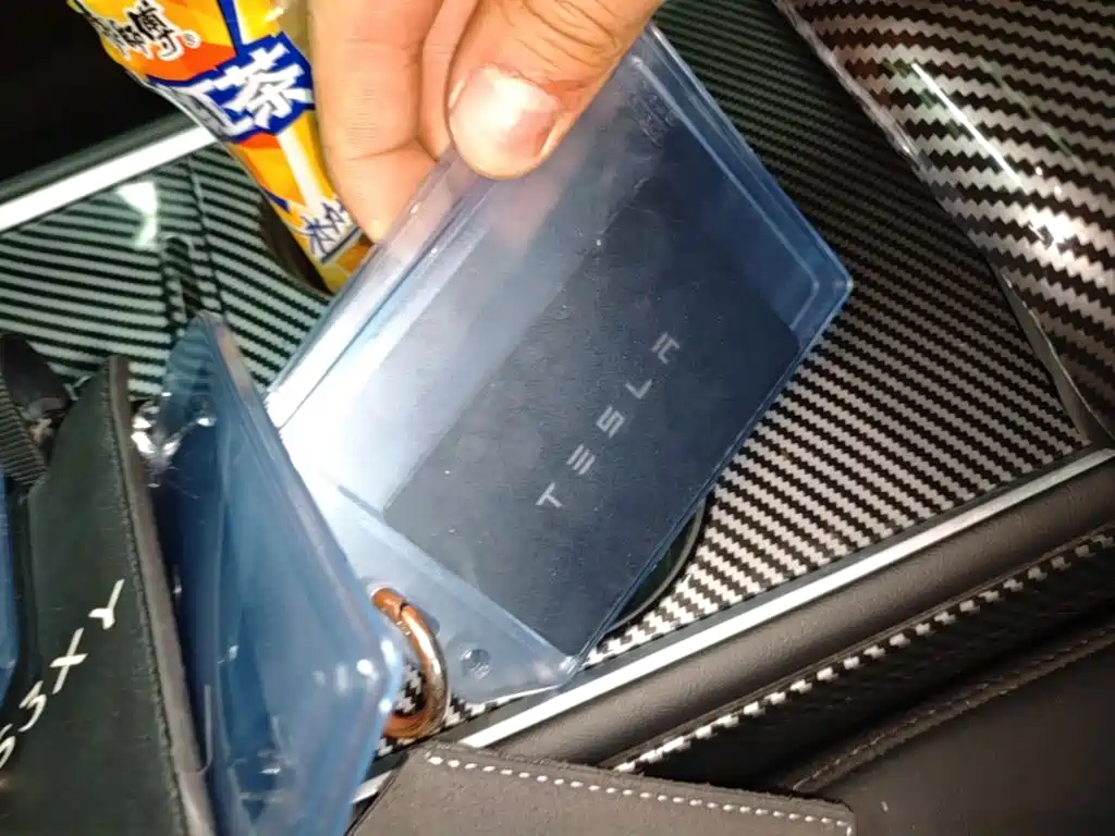Tesla Model Y — миниатюра 9