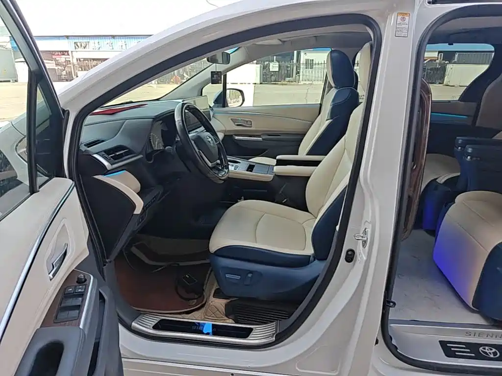 Toyota Sienna — миниатюра 16