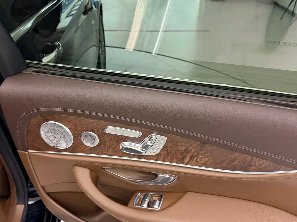 Mercedes-Benz E-Class — миниатюра 25