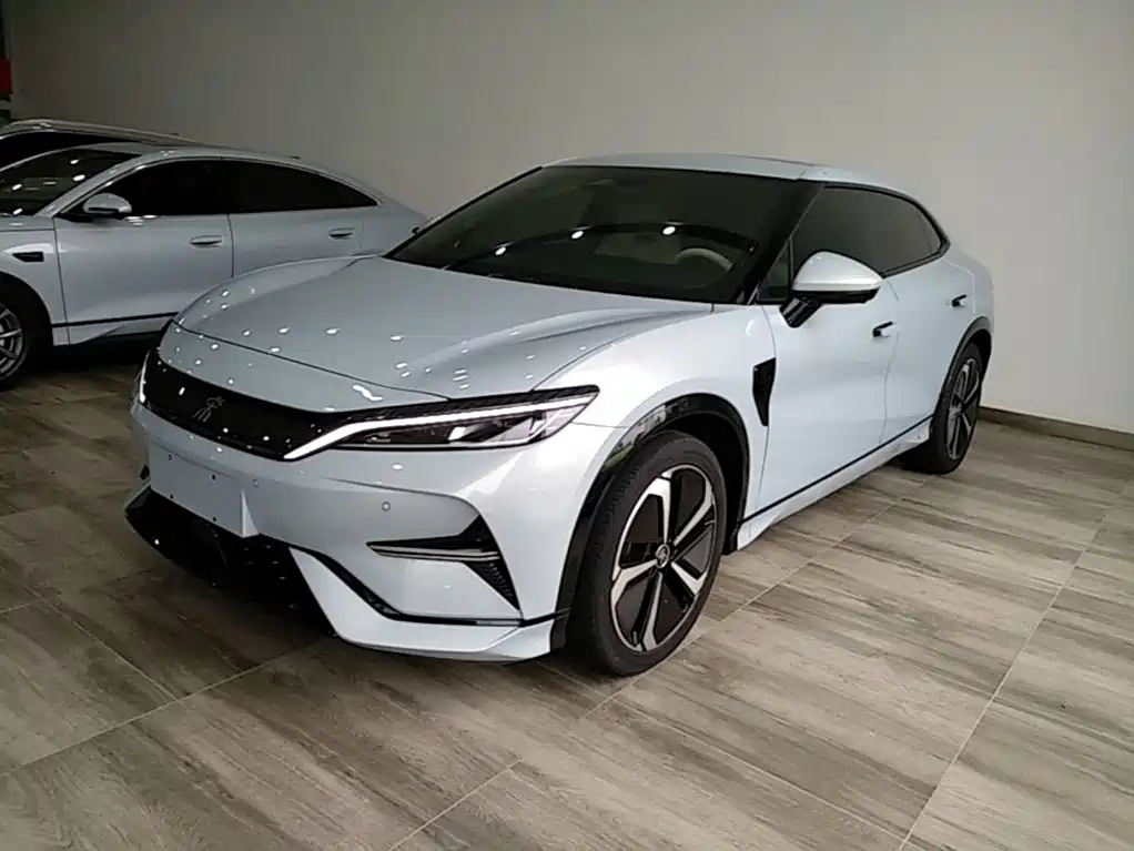 BYD L EV