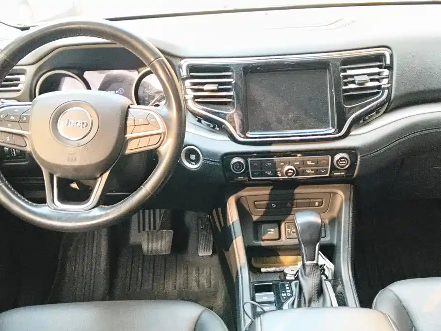 Jeep Grand Commander — миниатюра 12