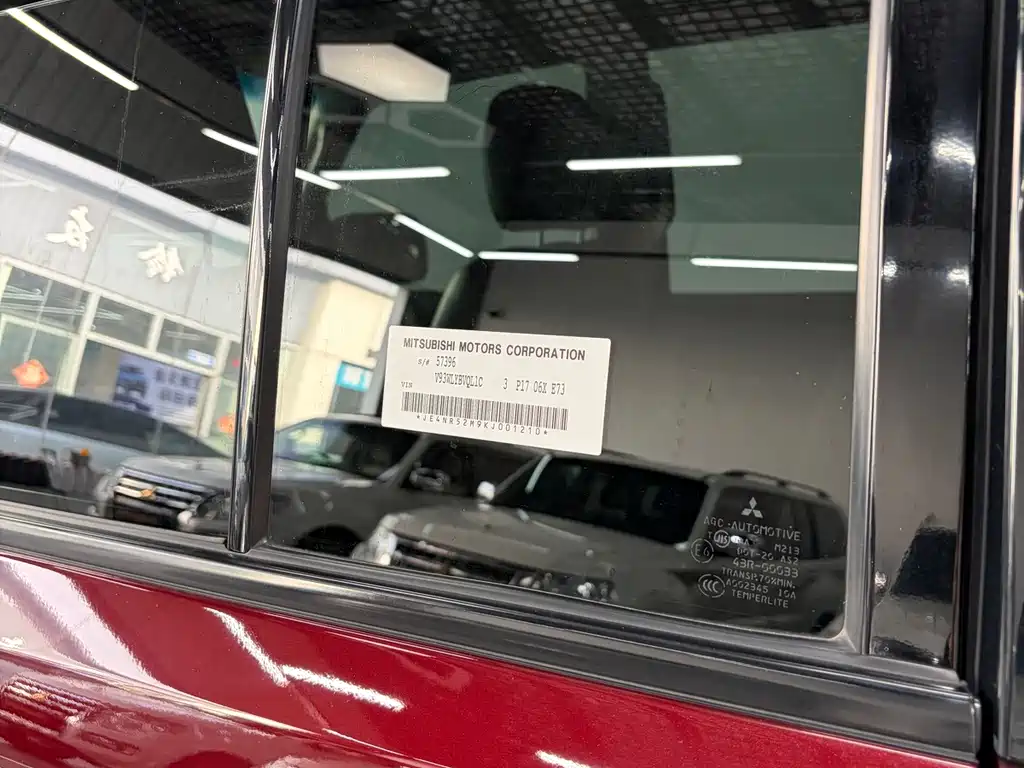 Mitsubishi Pajero (Import) — миниатюра 12