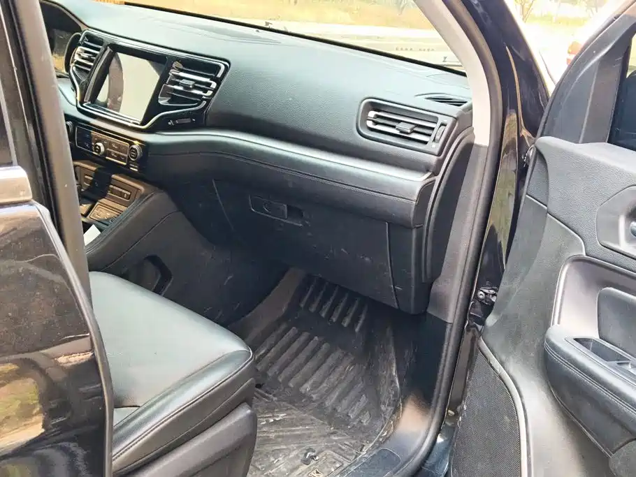 Jeep Grand Commander — миниатюра 8