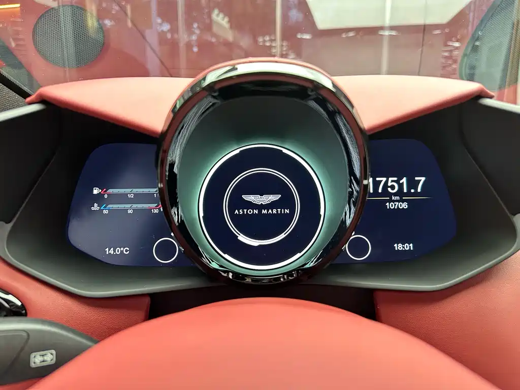 ASTON MARTIN V8 VANTAGE