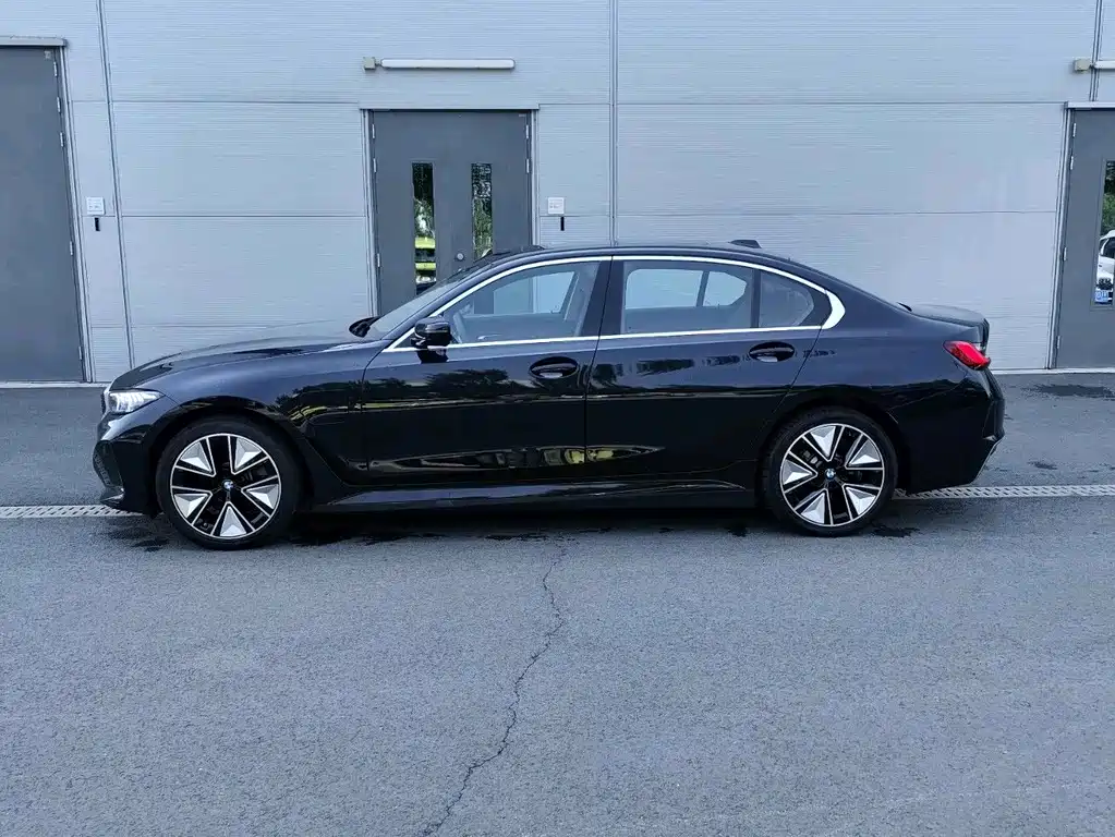 BMW i3 2025 eDrive 35 L