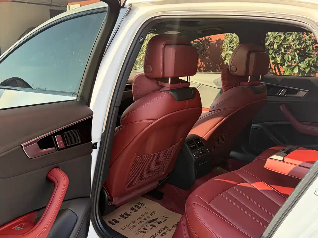 Audi A4L 2024 40 TFSI Luxury