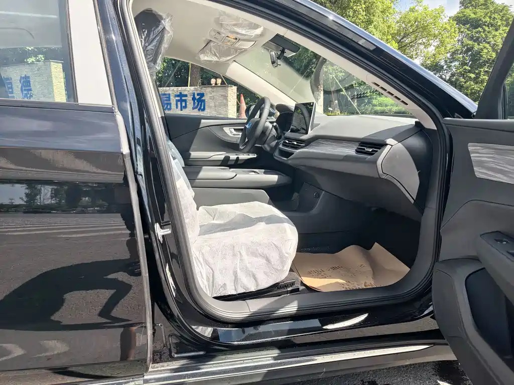 Hongqi E-QM5 2025 500km