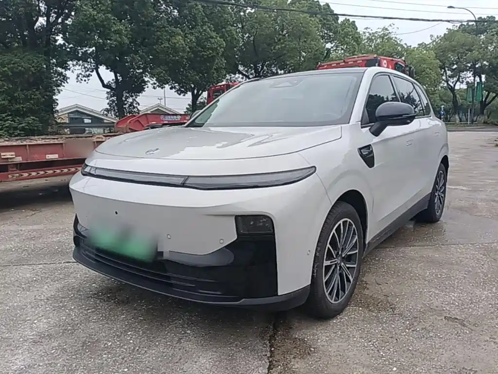 2025 Leapmotor B10 - zdjęcie 1 z 25