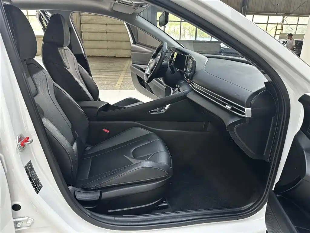 Hyundai Elantra 2022 1.5L CVT GLX Elite