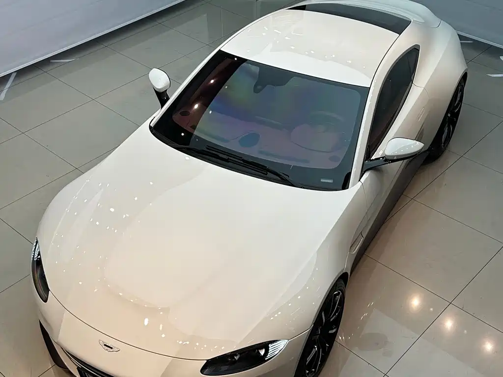 ASTON MARTIN V8 VANTAGE