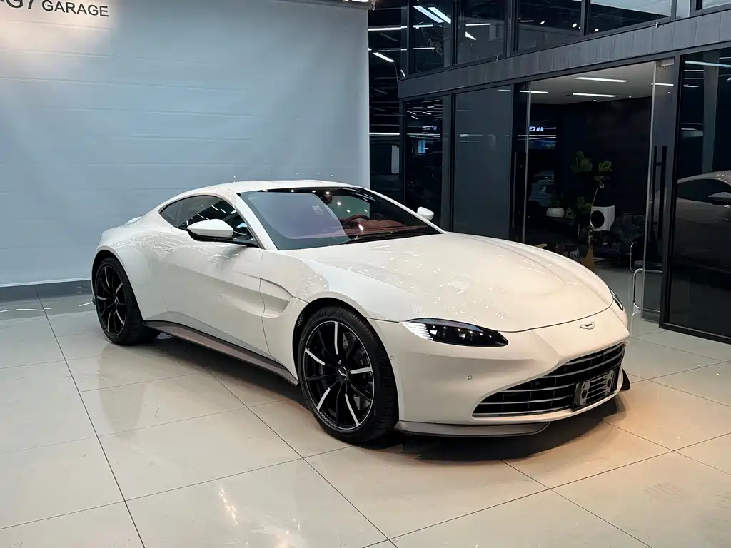 ASTON MARTIN V8 VANTAGE