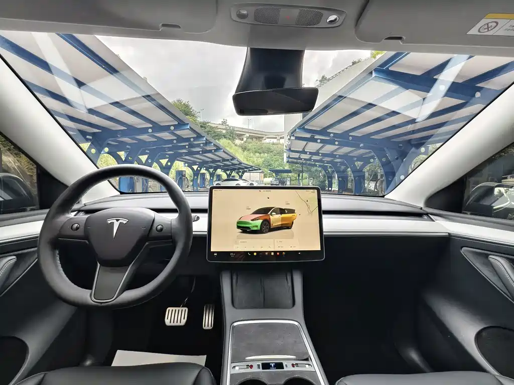 Tesla Model Y — миниатюра 7