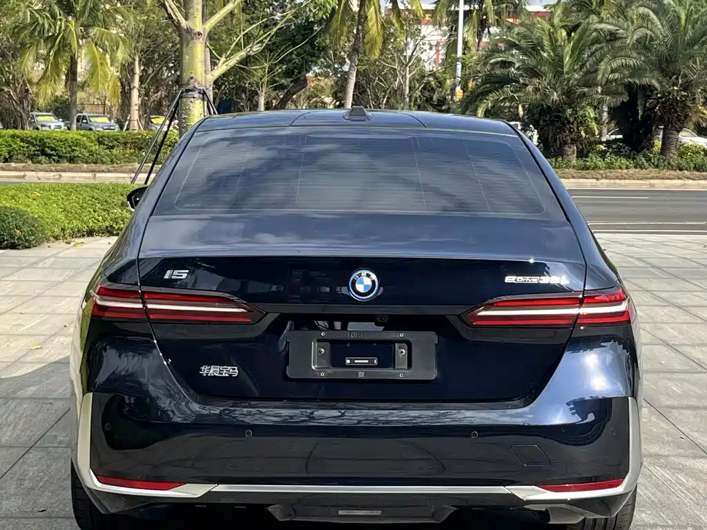 BMW I5