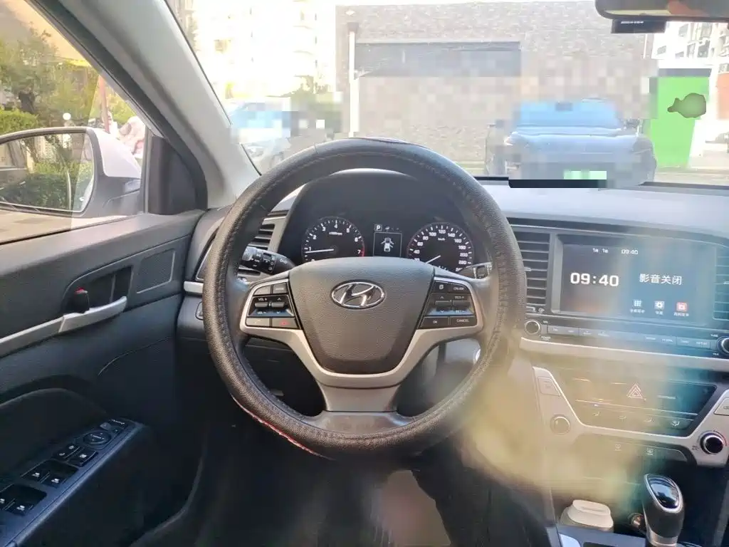 Hyundai Elantra — миниатюра 3